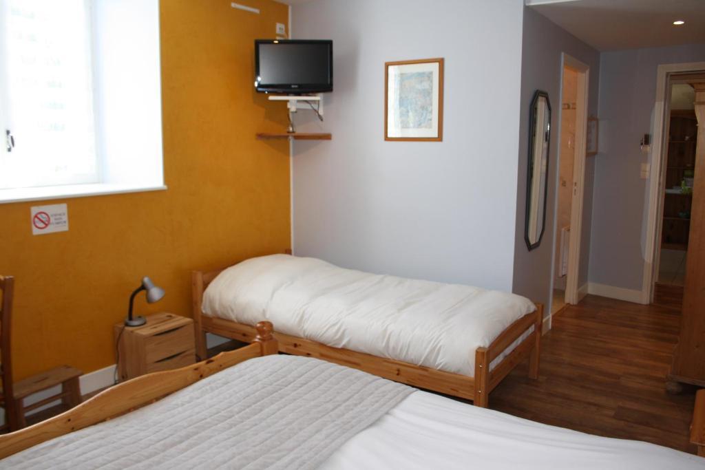 Auberge De Saint Julien Aux Bois Номер фото